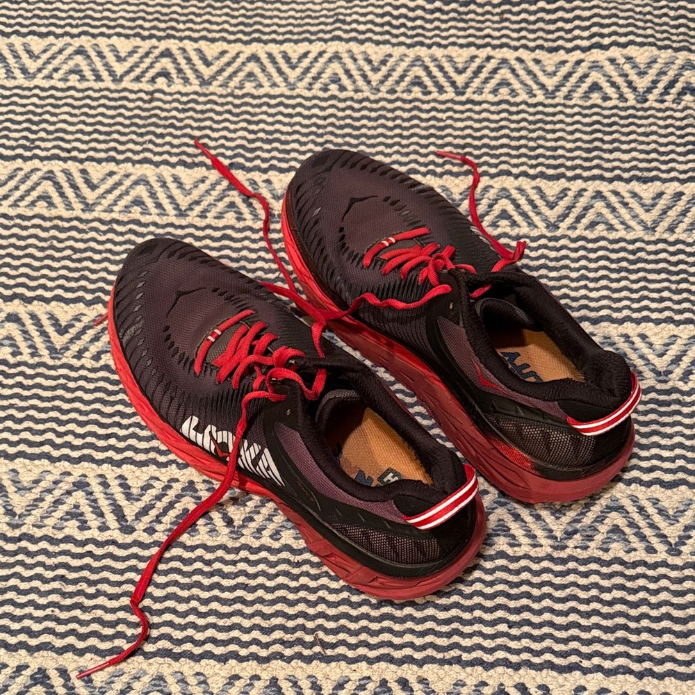 Hoka Men's Arahi 2 Running Shoes
